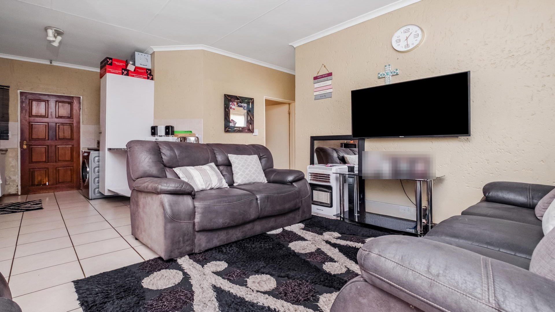 Lounges - 14 square meters of property in Wilgeheuwel 
