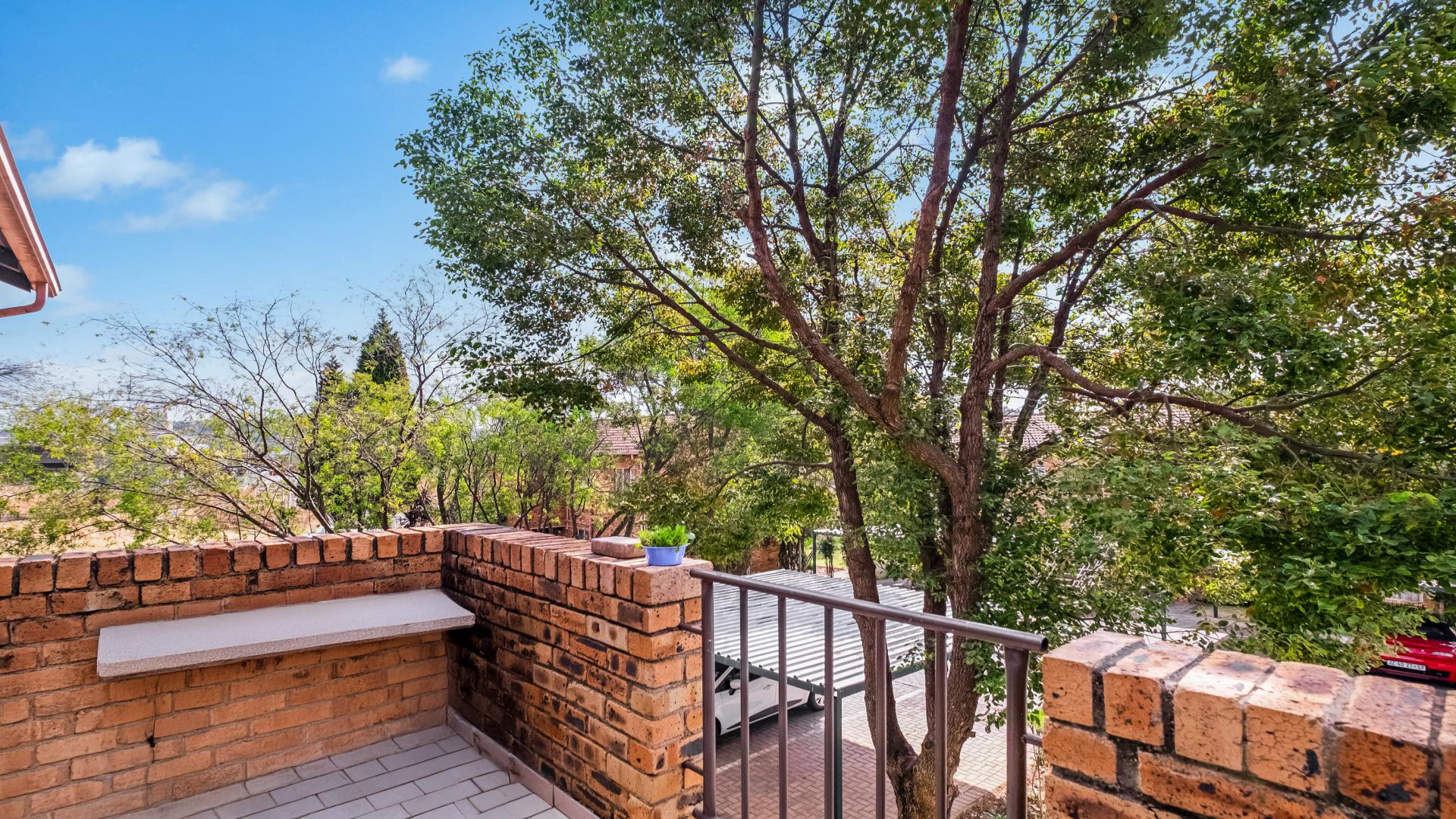 Balcony - 8 square meters of property in Wilgeheuwel 