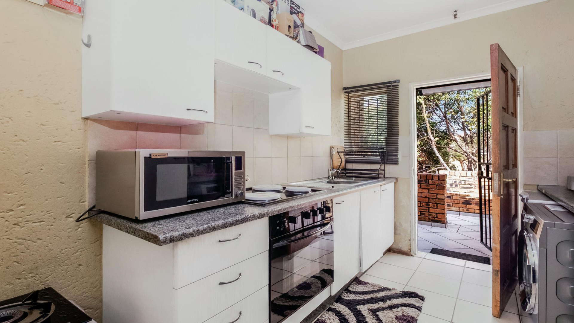 Kitchen - 8 square meters of property in Wilgeheuwel 