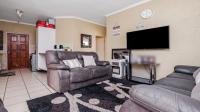 Lounges - 14 square meters of property in Wilgeheuwel 