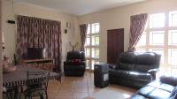 Lounges - 74 square meters of property in Zonnehoeve A.H.