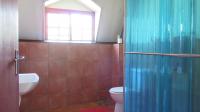 Bathroom 3+ - 6 square meters of property in Zonnehoeve A.H.