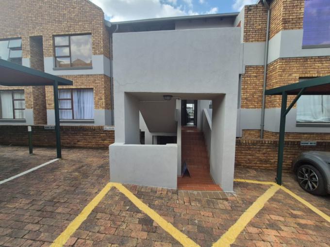 2 Bedroom Simplex for Sale For Sale in Bassonia - MR715452