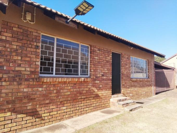 2 Bedroom Apartment to Rent in Rensburg - Property to rent - MR715480
