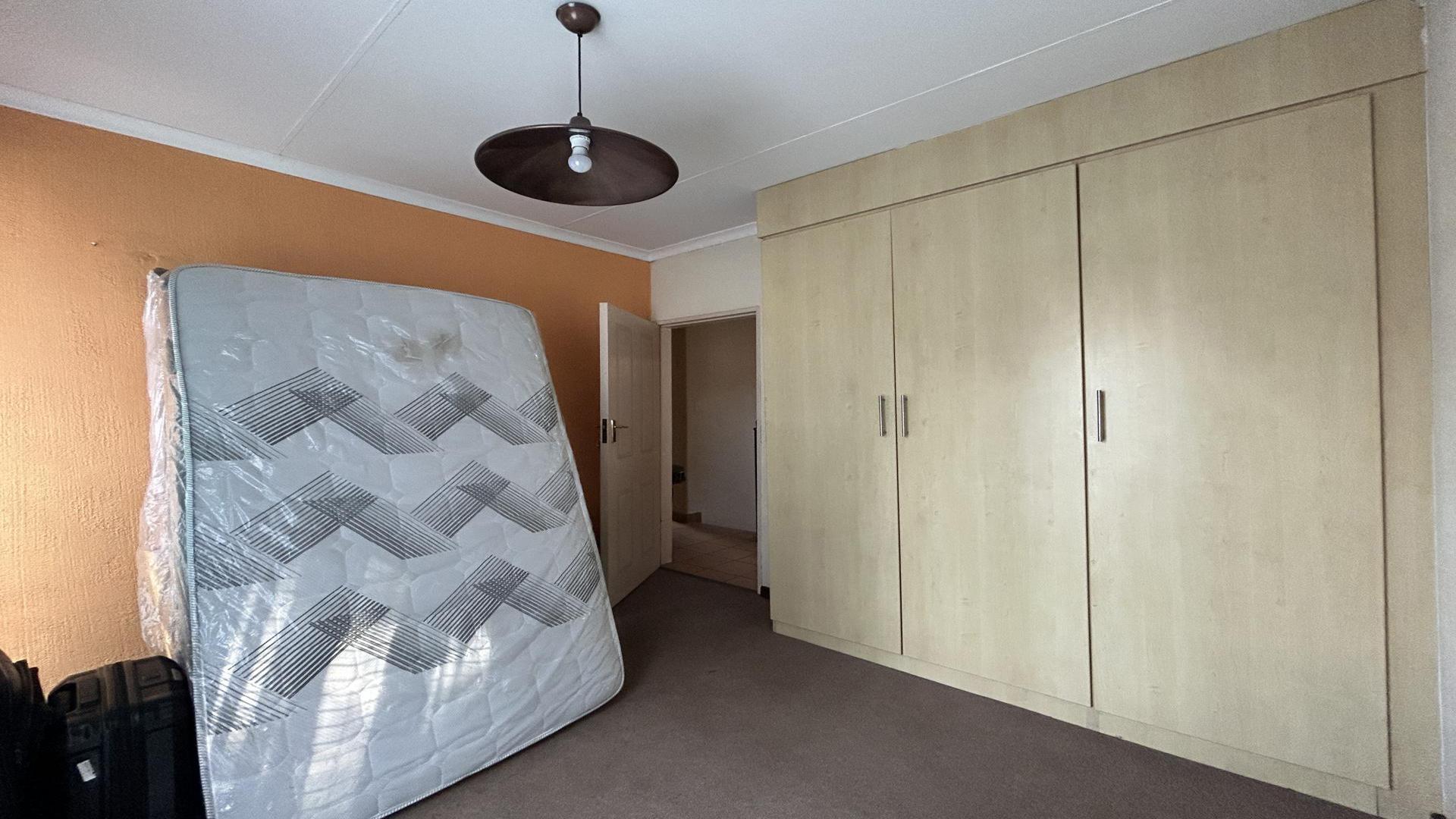 Bed Room 1 of property in Heatherview