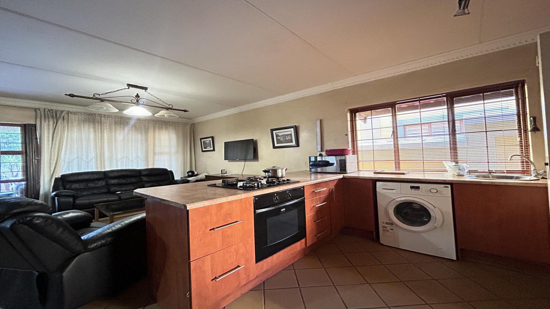 Kitchen of property in Heatherview