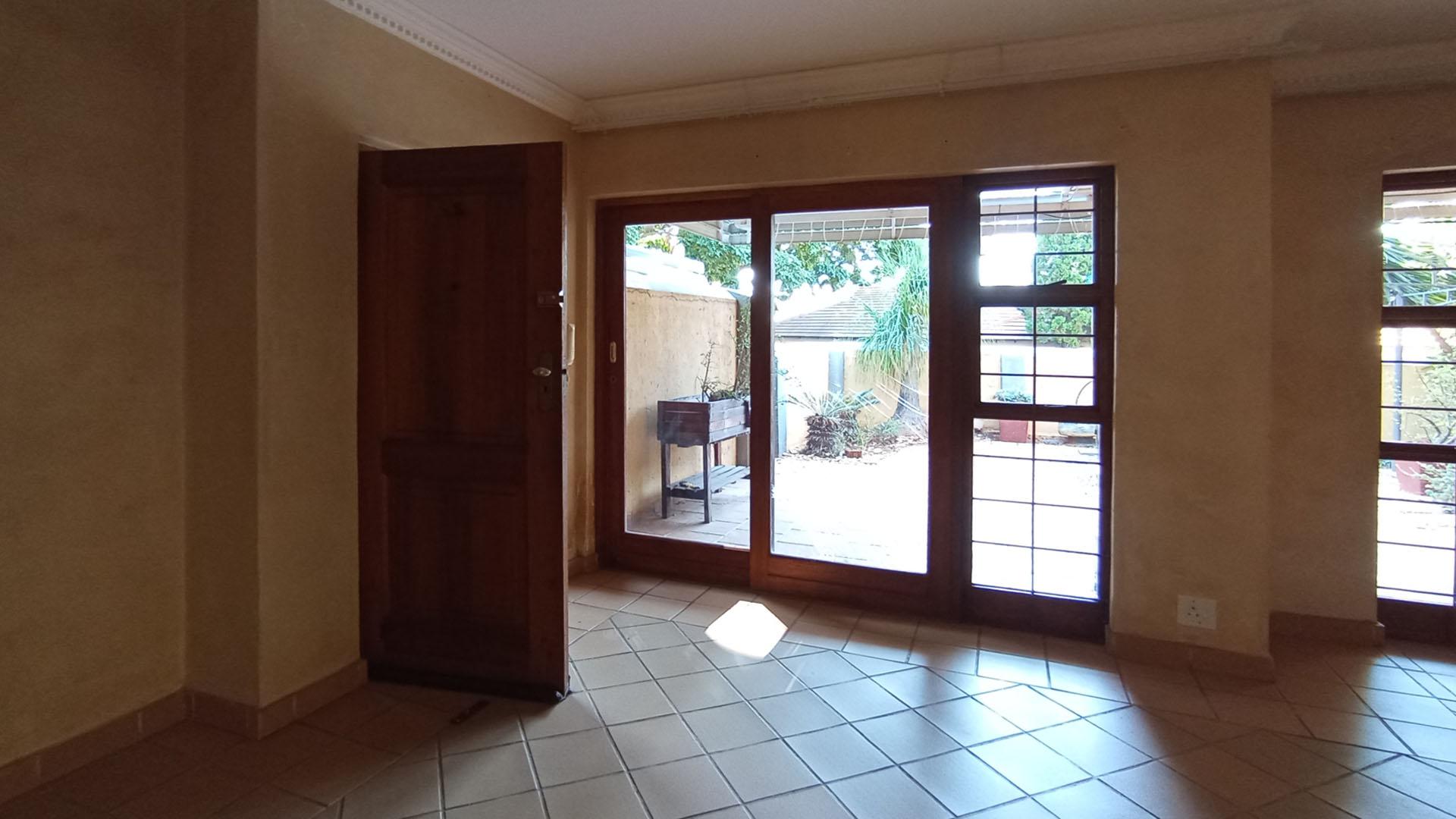 Dining Room - 15 square meters of property in Heatherview