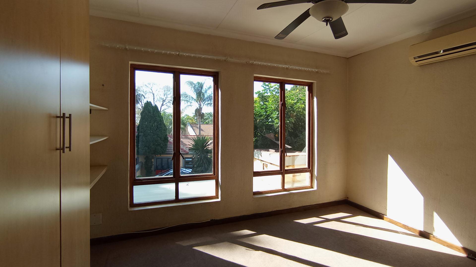 Main Bedroom - 16 square meters of property in Heatherview