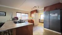 Kitchen of property in Heatherview