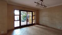 Lounges - 19 square meters of property in Heatherview
