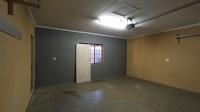 Garage - 51 square meters of property in Heatherview