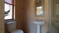 Main Bathroom - 3 square meters of property in Heatherview