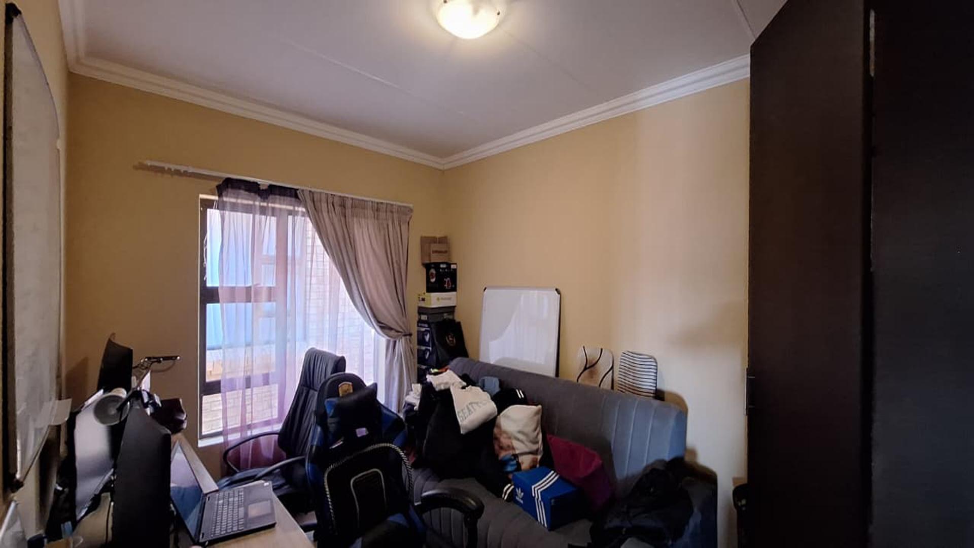 Bed Room 1 - 13 square meters of property in Winchester Hills