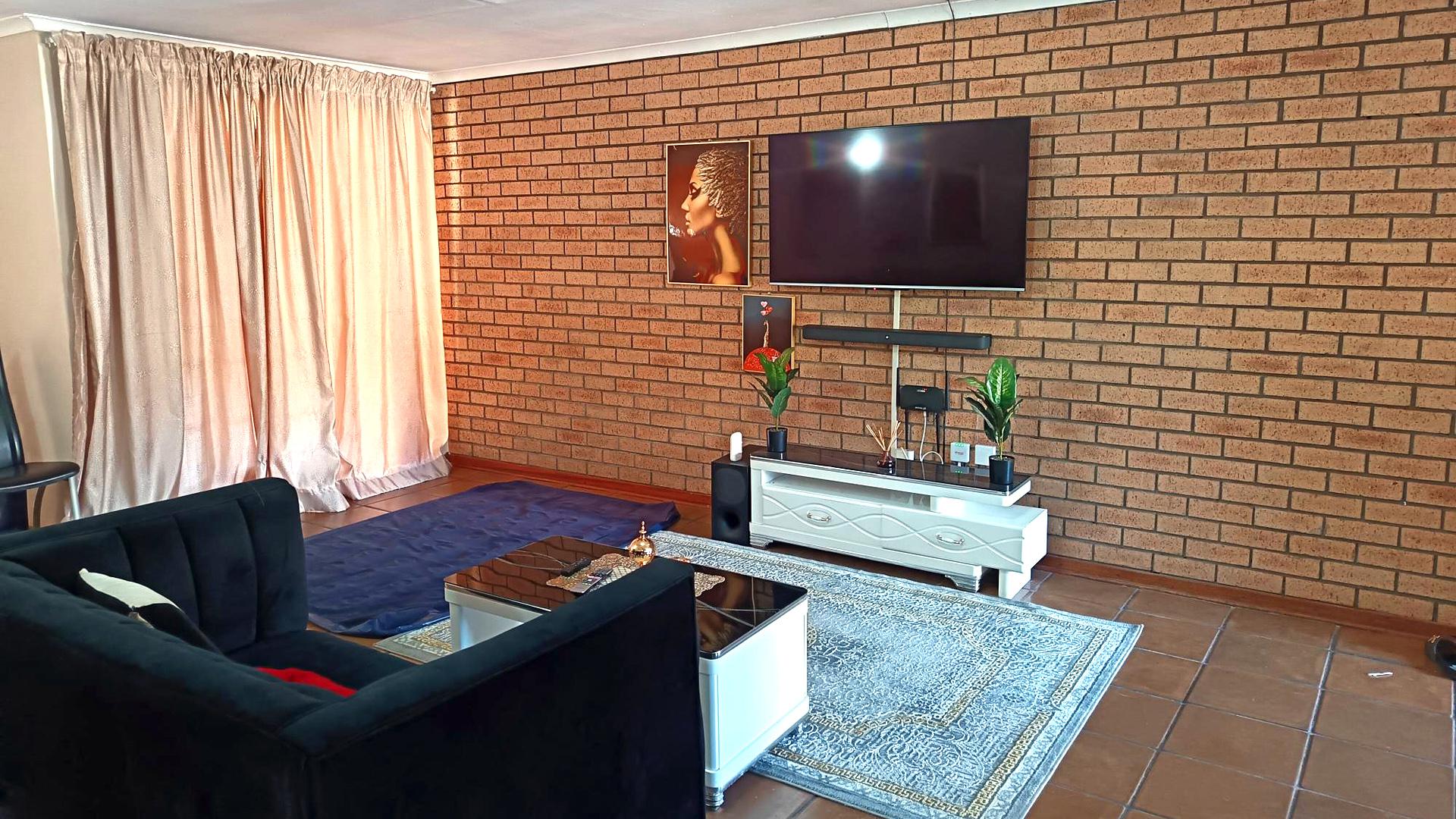Lounges of property in Makhado (Louis Trichard)