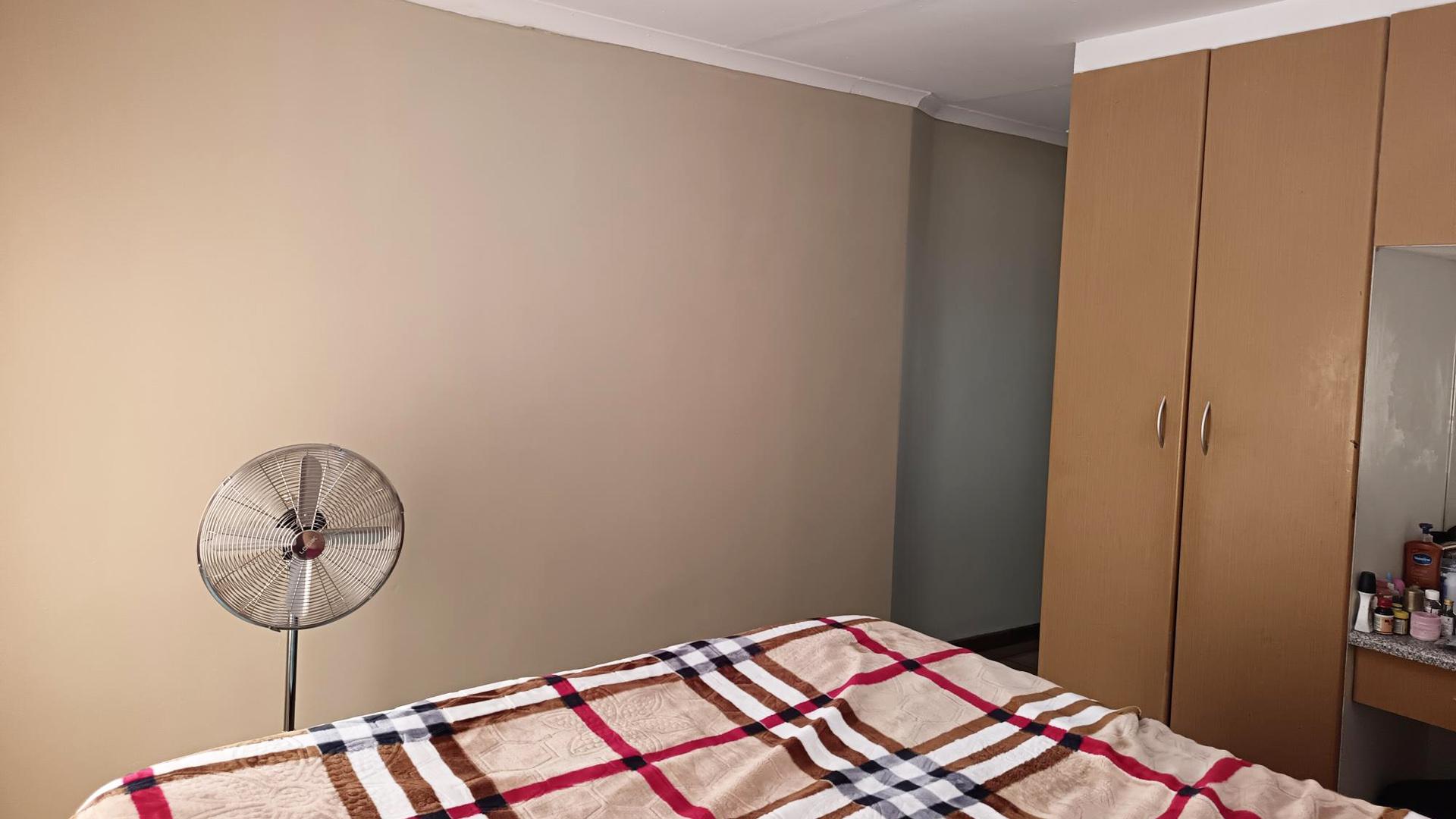Main Bedroom of property in Makhado (Louis Trichard)