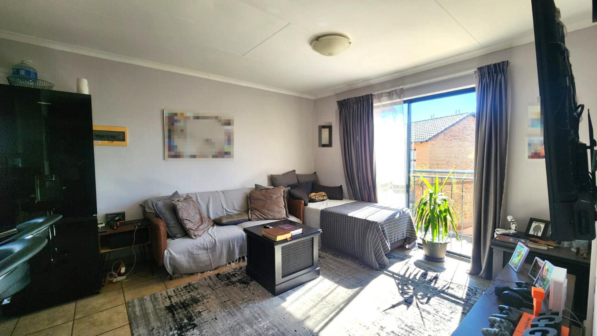 Lounges of property in Olympus
