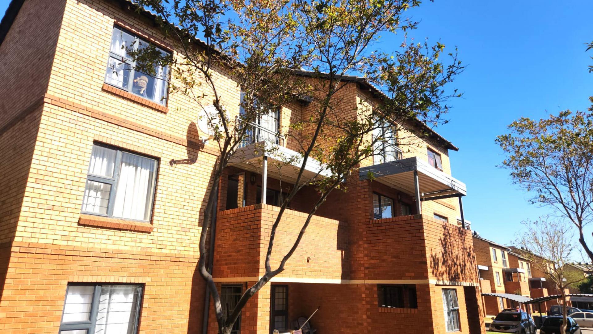 Front View of property in Olympus