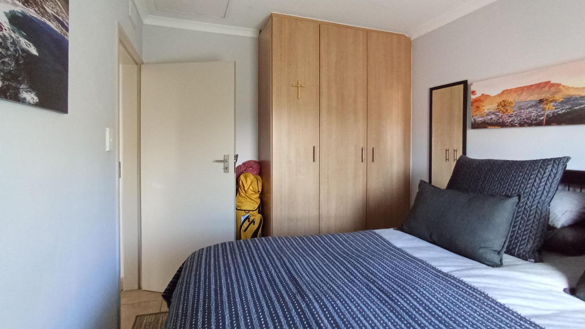 Bed Room 1 - 9 square meters of property in Olympus