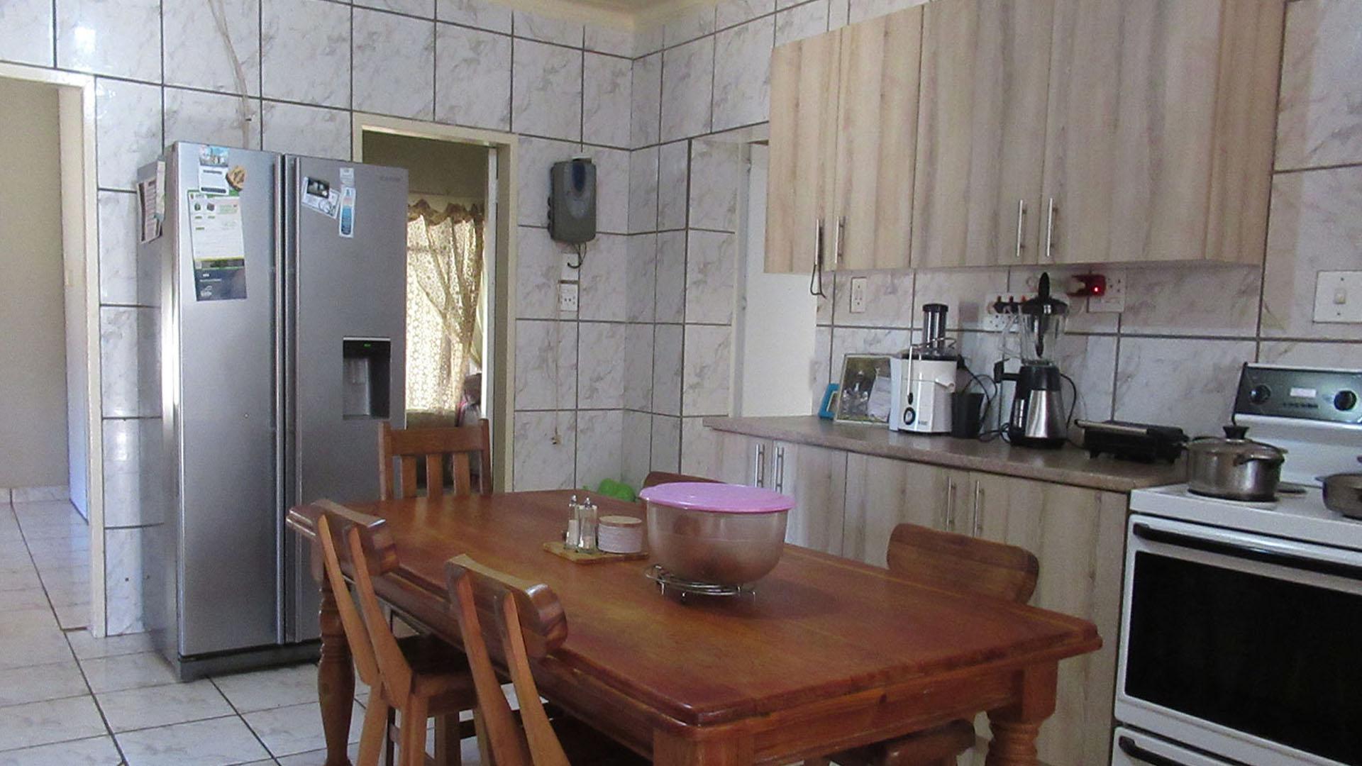 Kitchen - 43 square meters of property in Randfontein