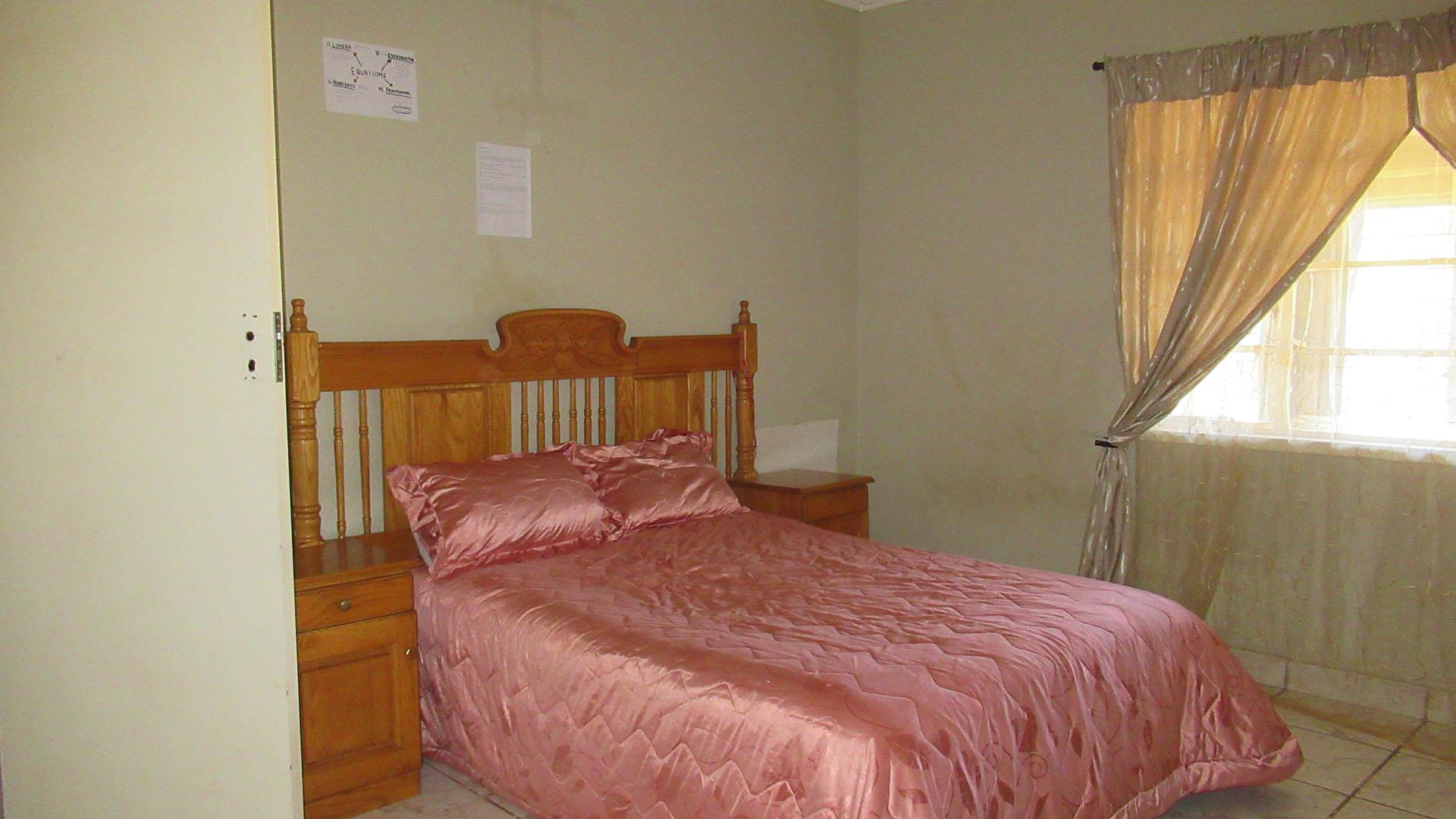 Bed Room 2 - 22 square meters of property in Randfontein