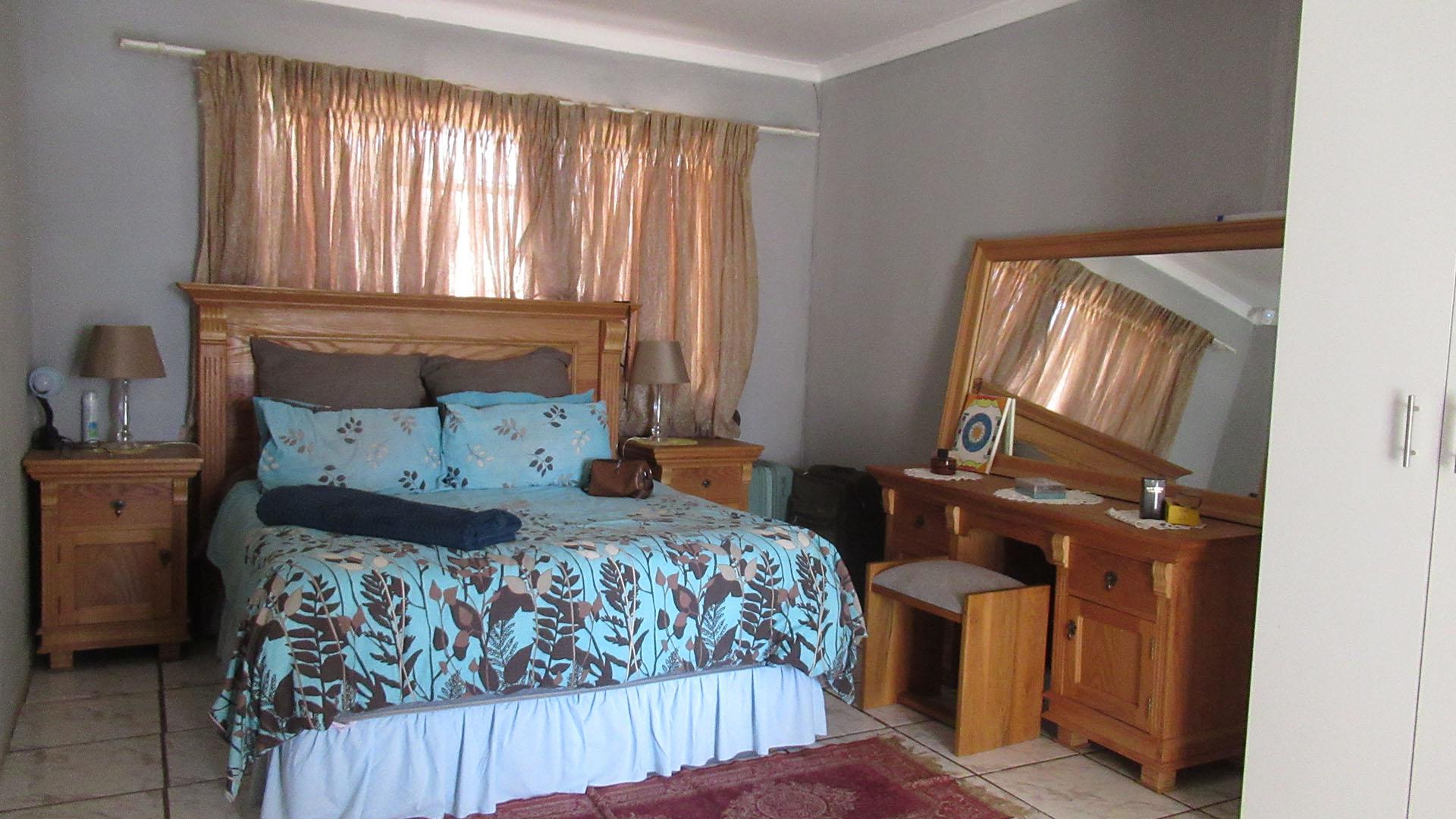 Main Bedroom - 22 square meters of property in Randfontein