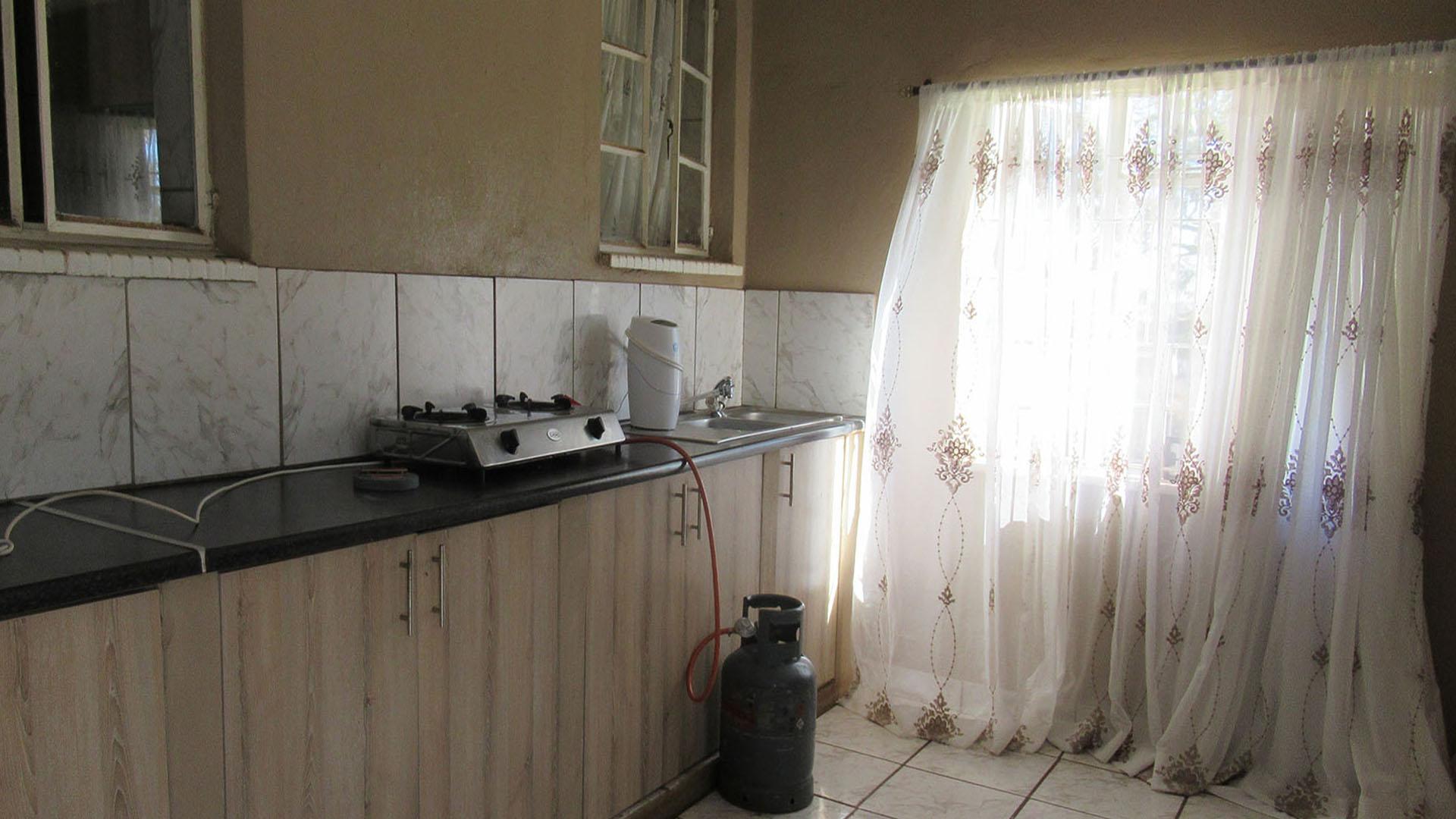 Kitchen - 43 square meters of property in Randfontein