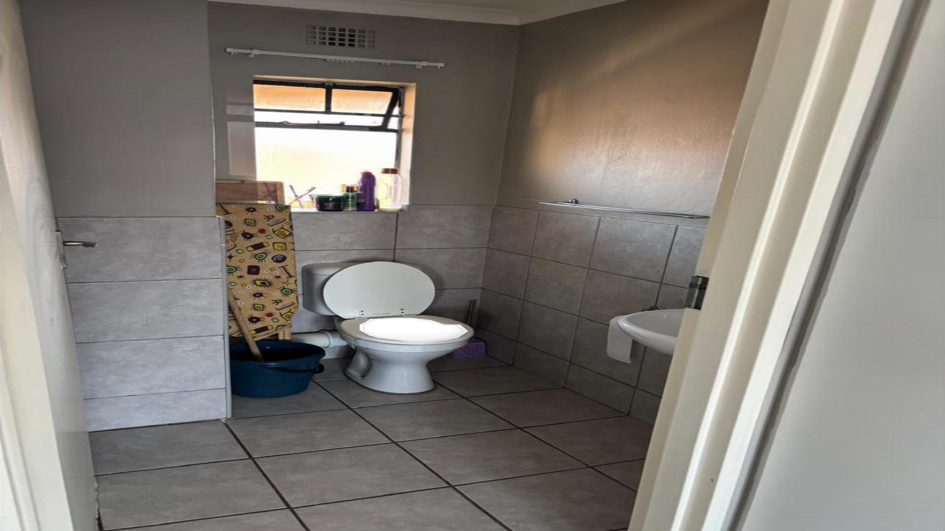 Bathroom 1 of property in Sky City