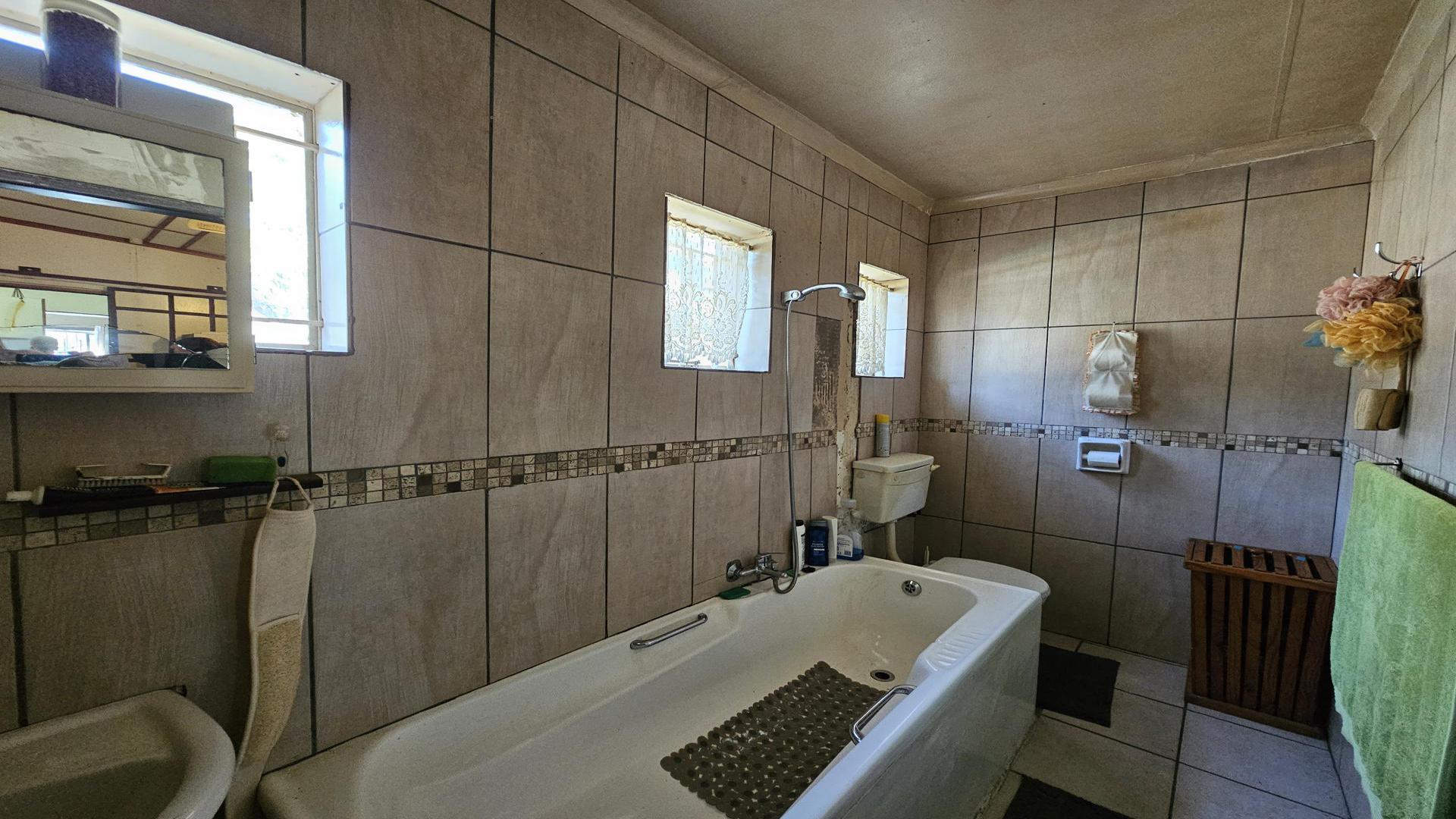 Bathroom 1 of property in Brits