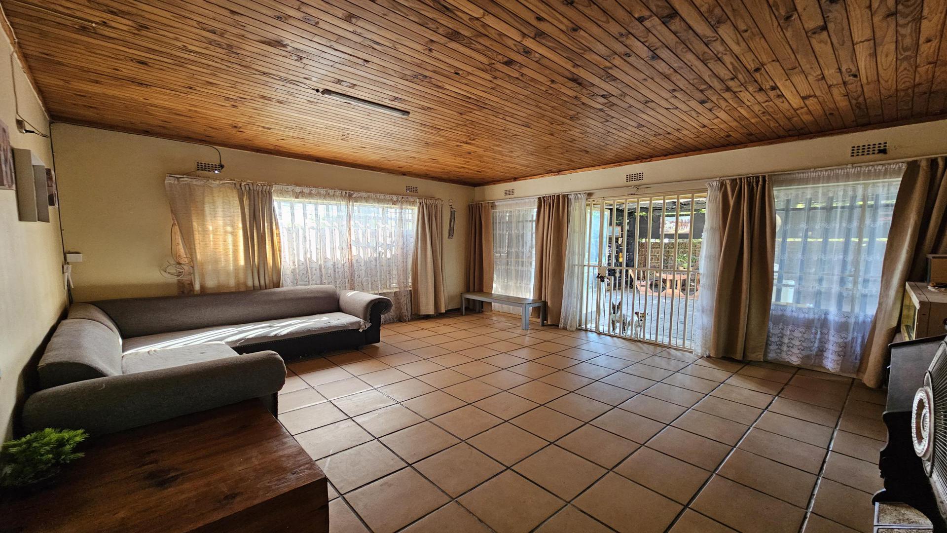 Lounges of property in Brits
