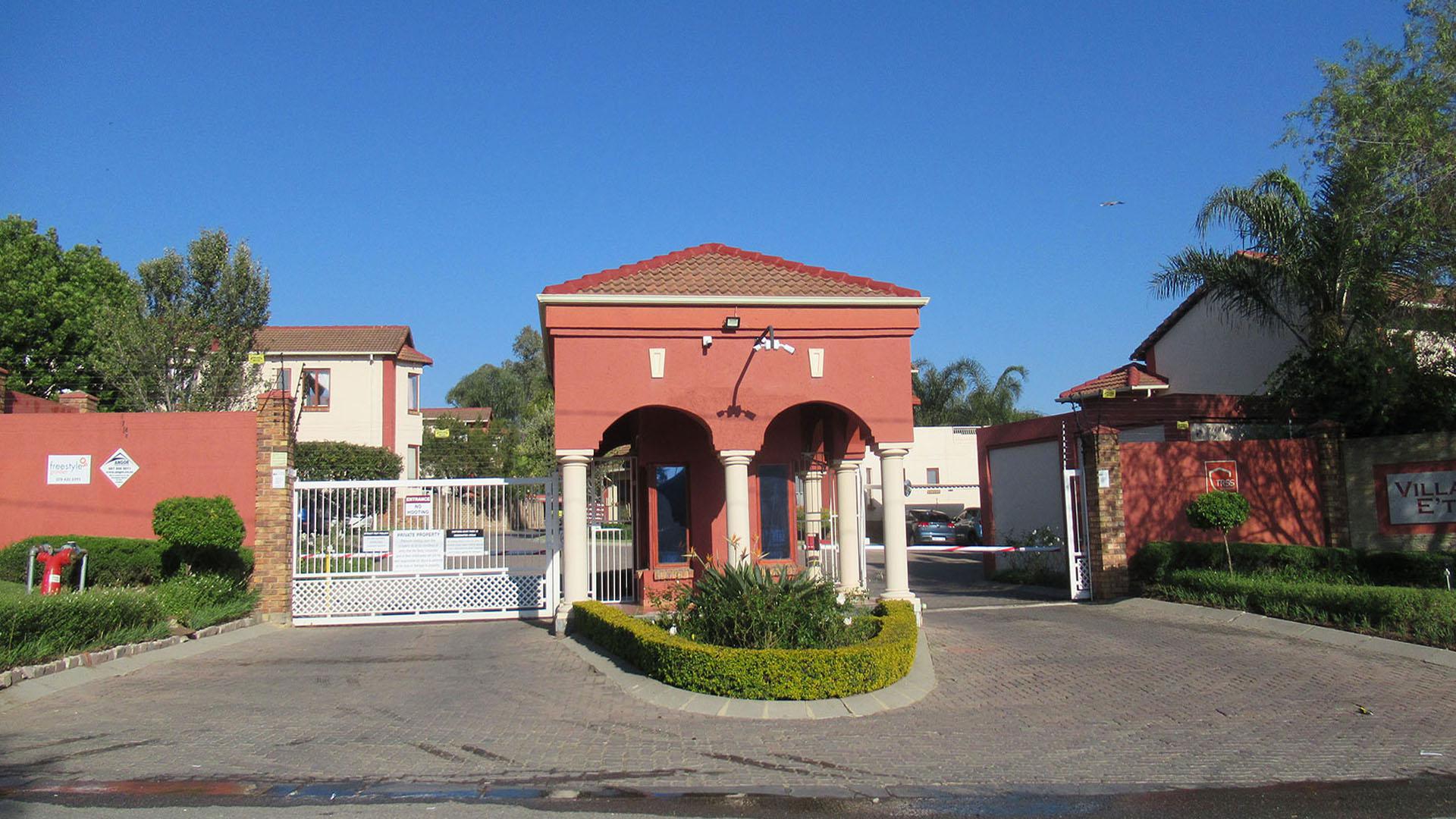 Front View of property in North Riding