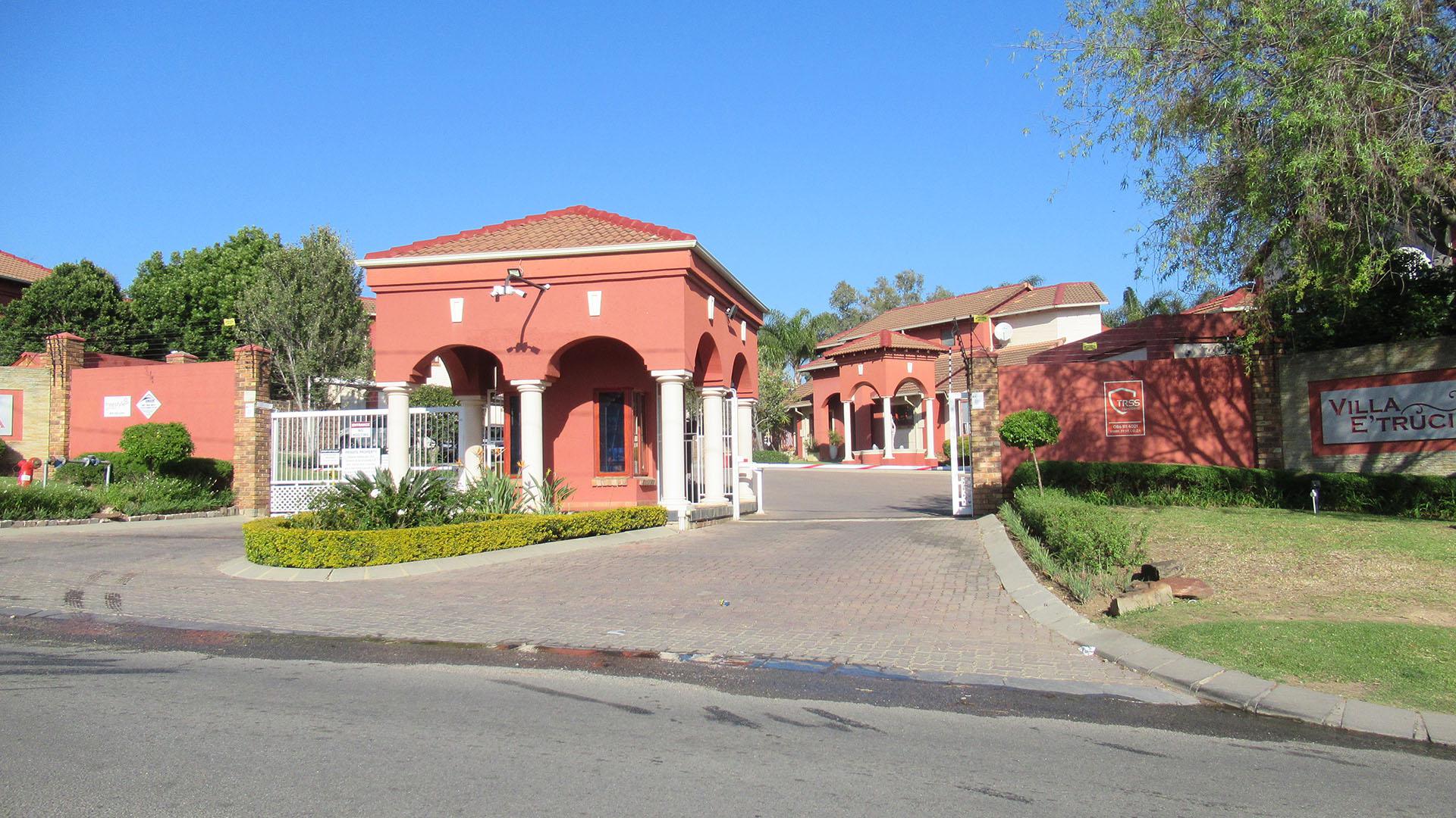 Front View of property in North Riding