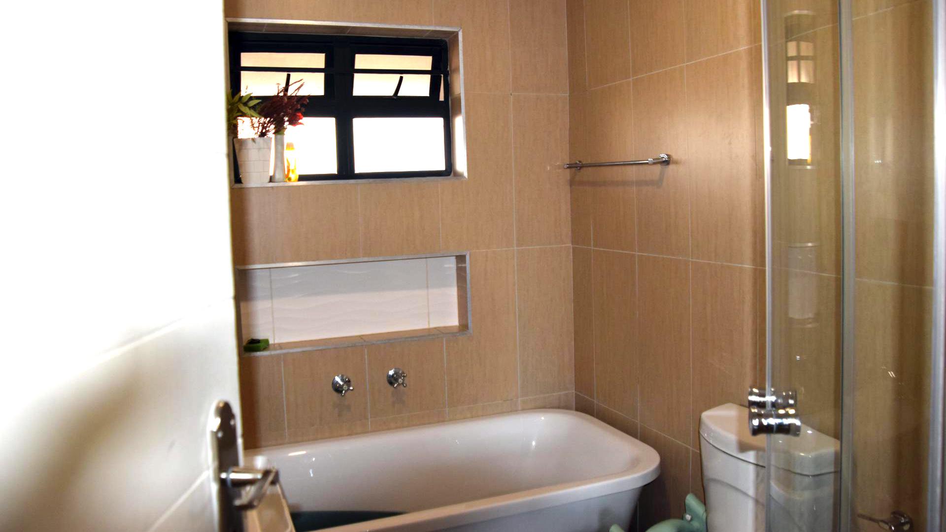 Bathroom 1 of property in Kameeldrift
