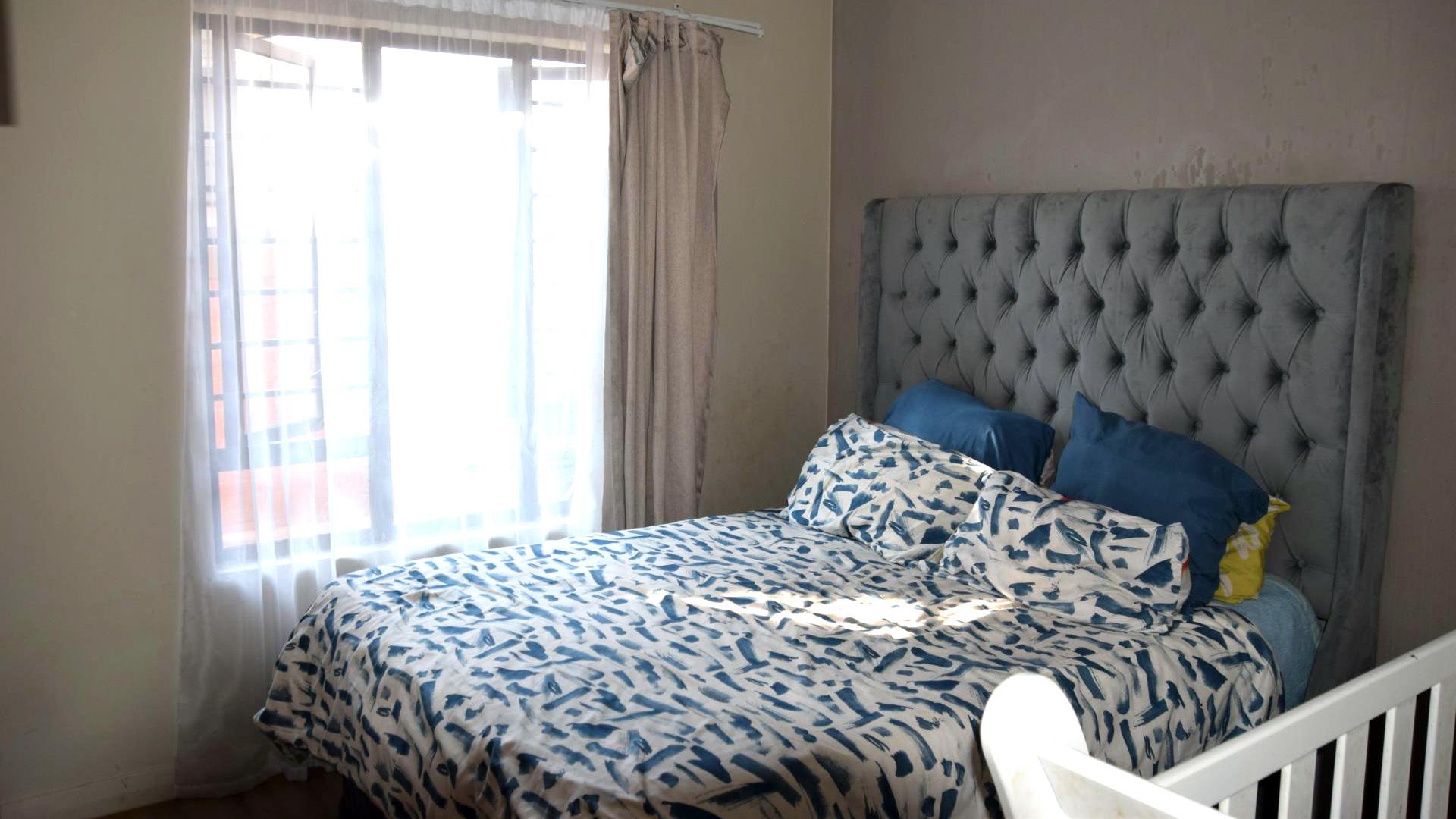 Bed Room 1 of property in Kameeldrift