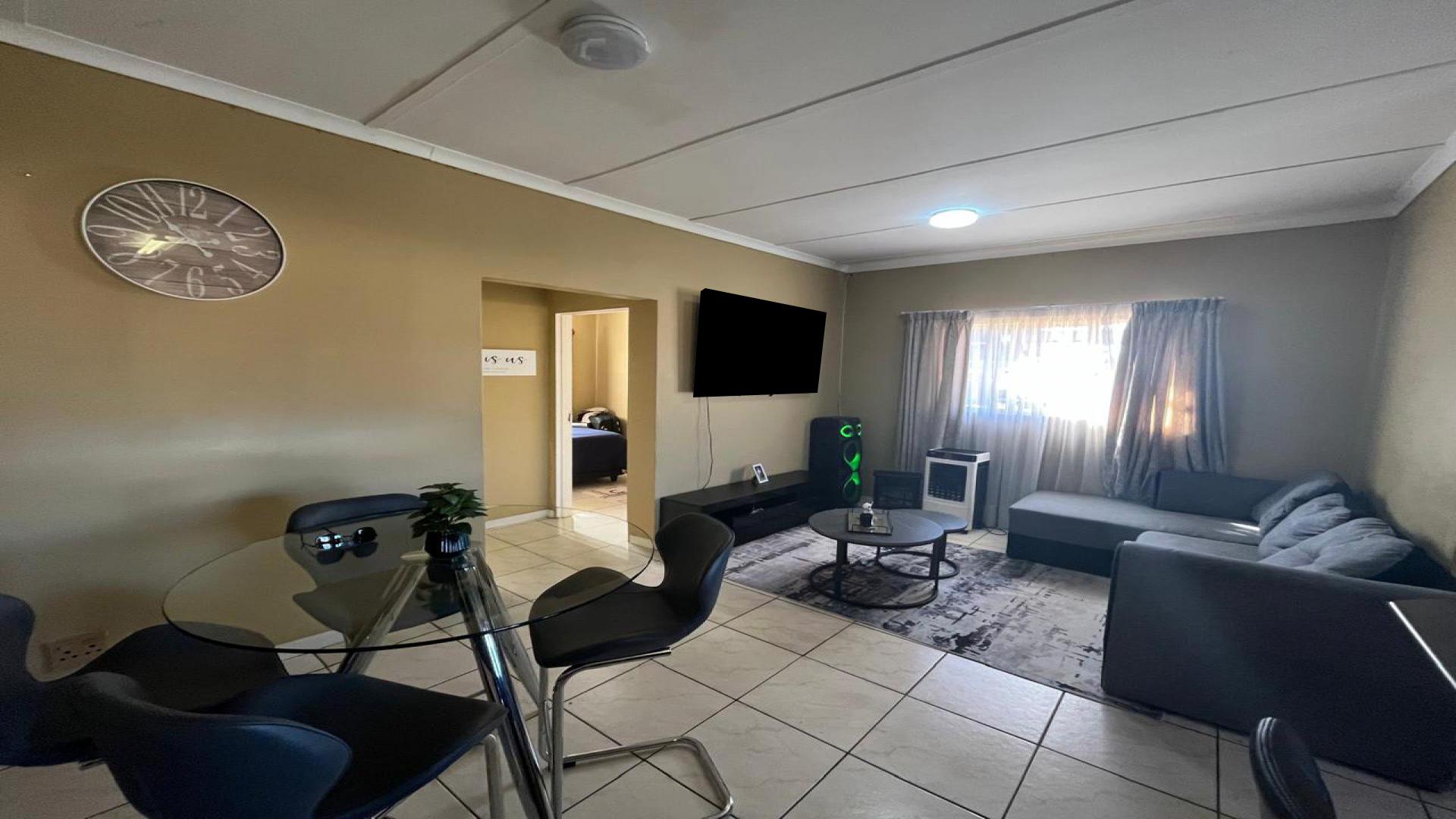 Lounges of property in Kimberley