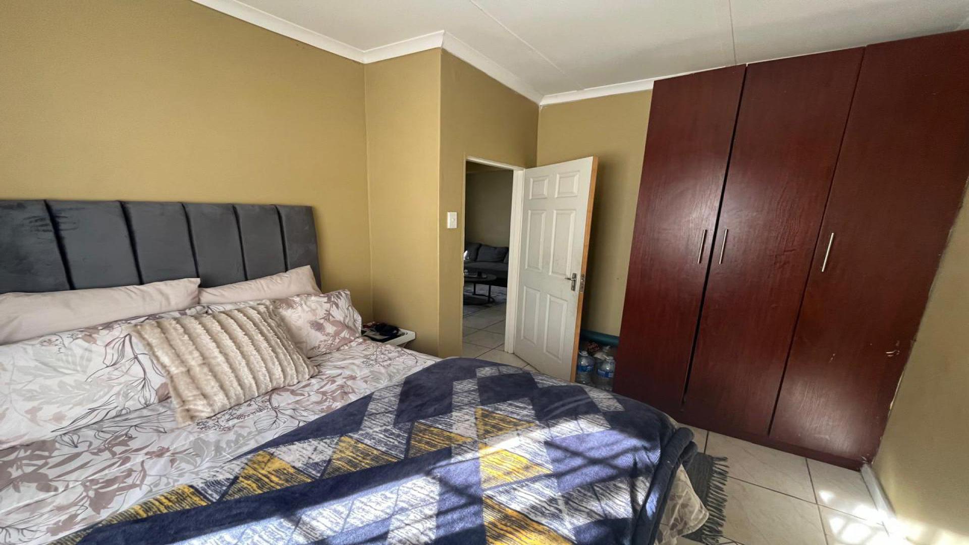 Bed Room 1 of property in Kimberley