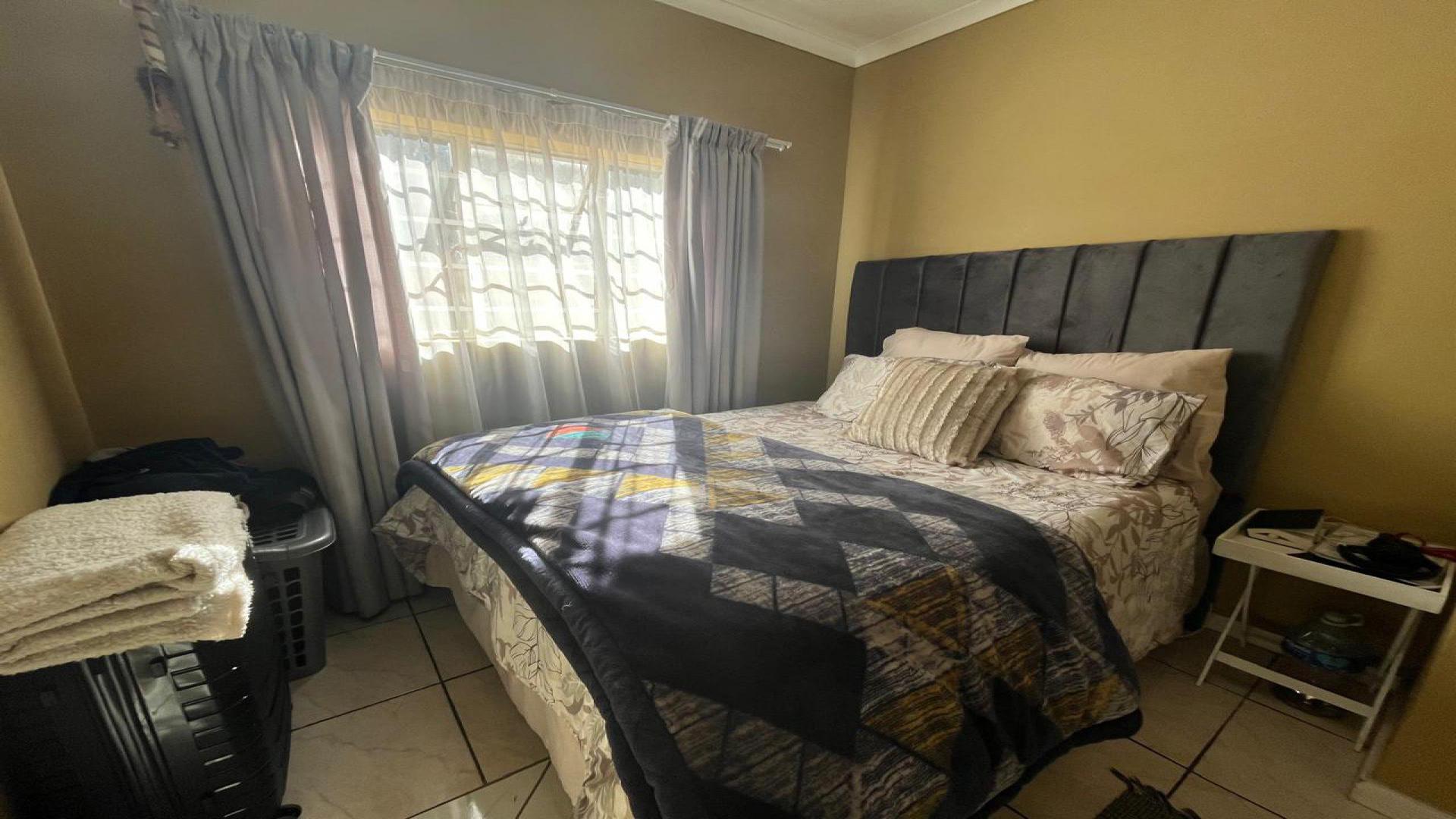 Bed Room 1 of property in Kimberley
