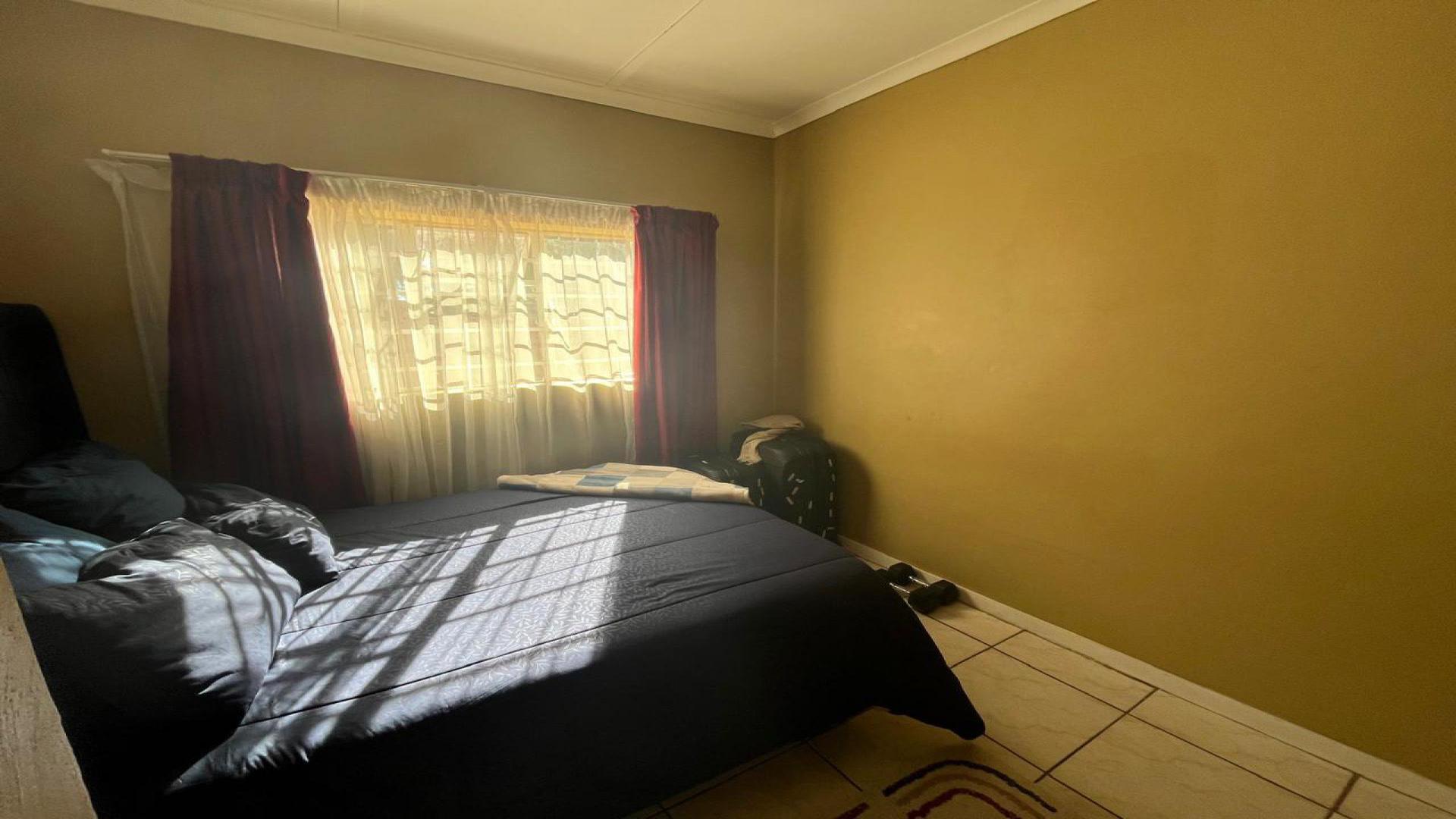 Bed Room 2 of property in Kimberley