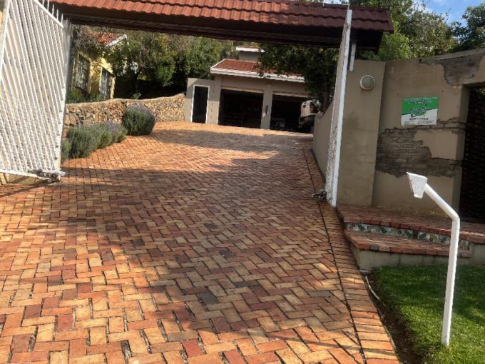 4 Bedroom House for Sale For Sale in Kibler Park - MR715589