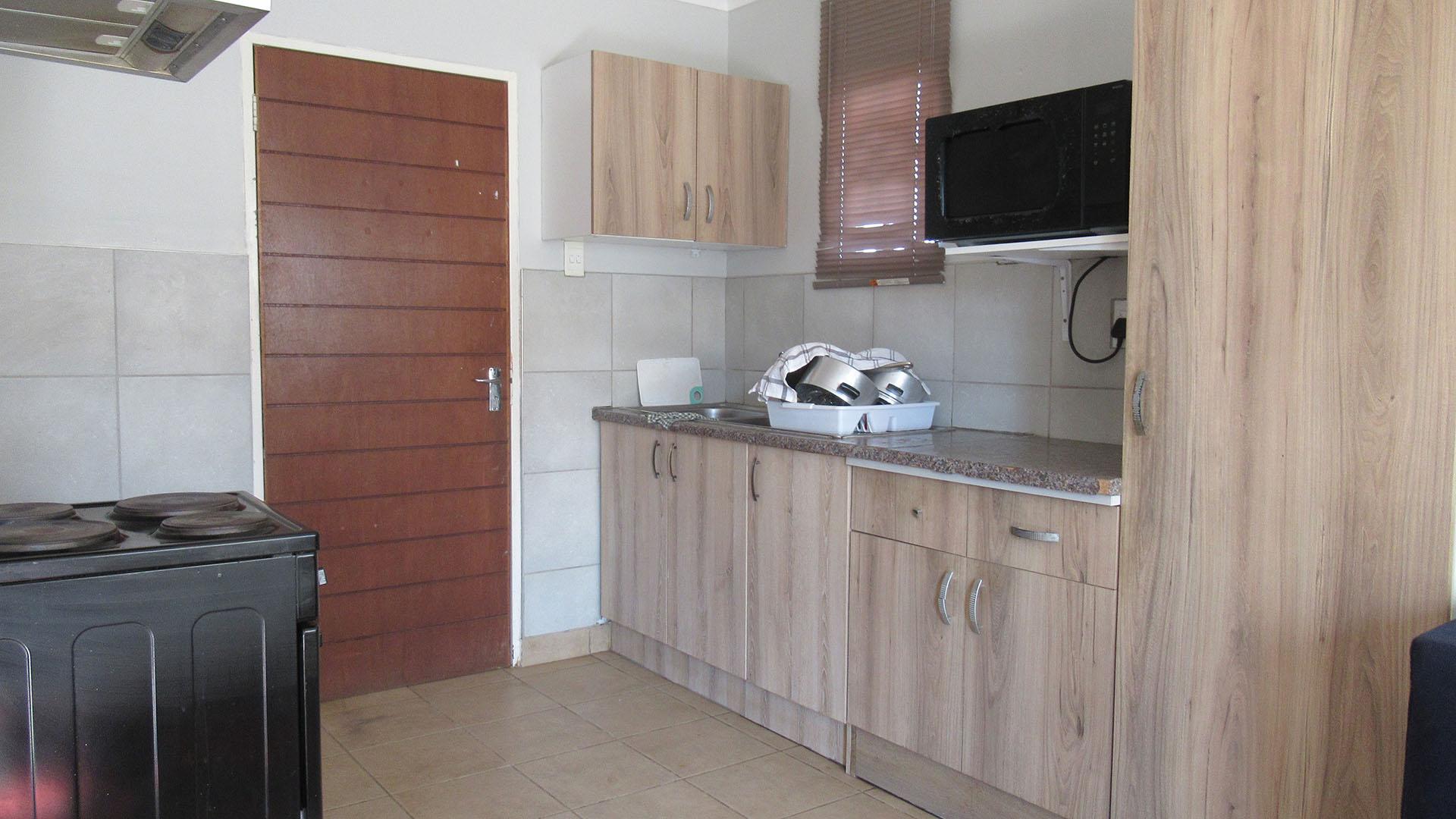Kitchen - 6 square meters of property in Savanna City