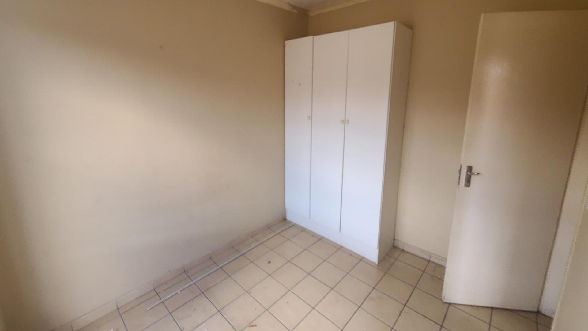 Bed Room 1 of property in Duvha Park