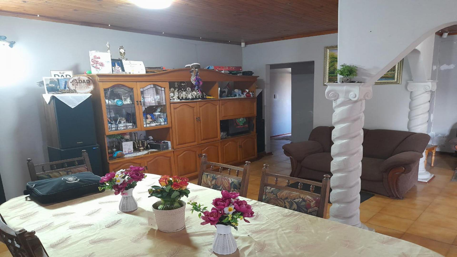 Dining Room of property in La Mercy