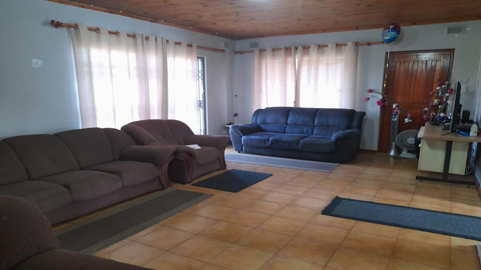 Lounges of property in La Mercy