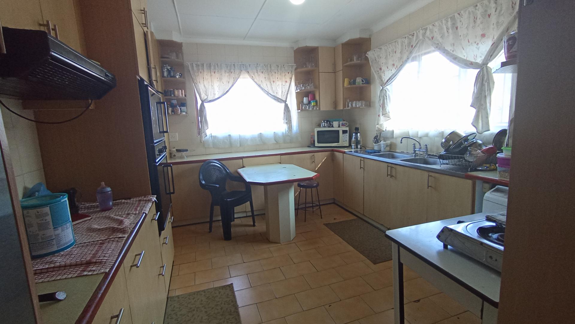 Kitchen - 28 square meters of property in La Mercy