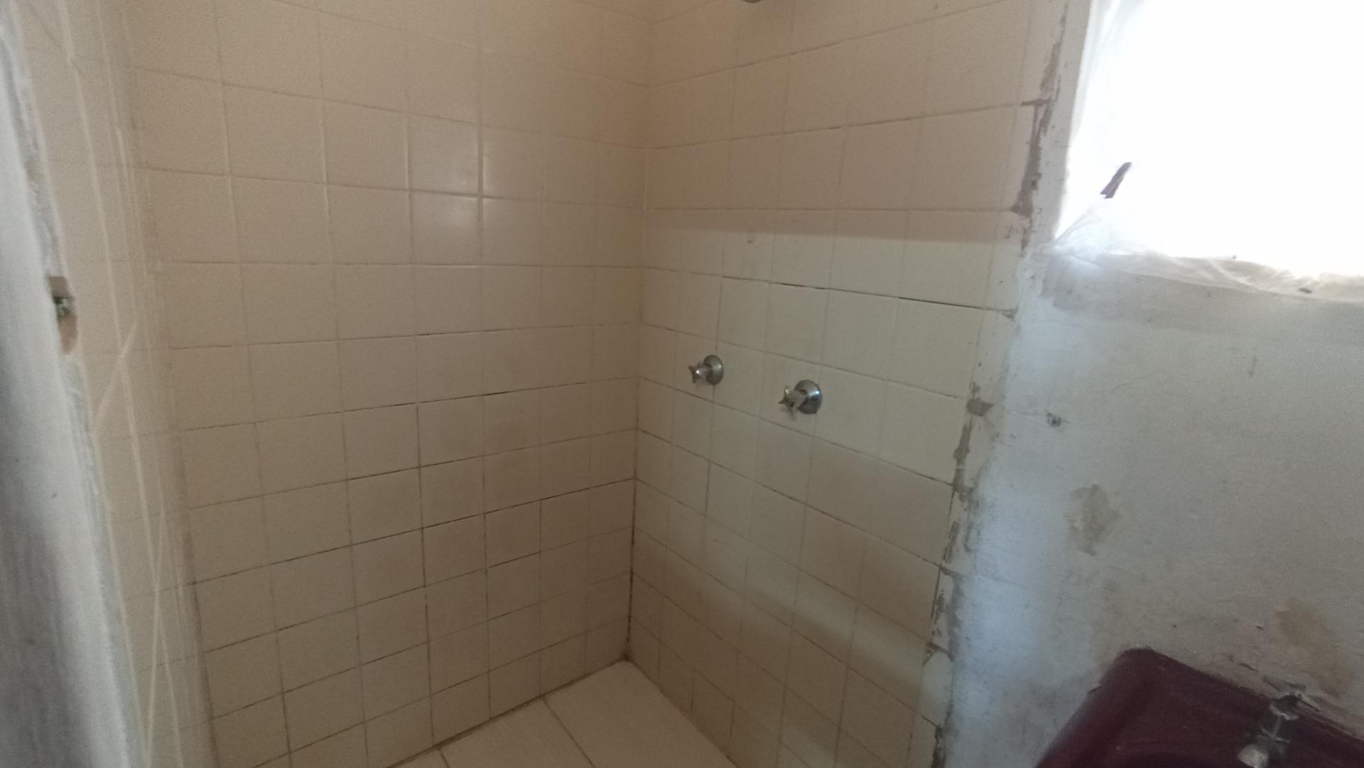 Bathroom 2 of property in La Mercy