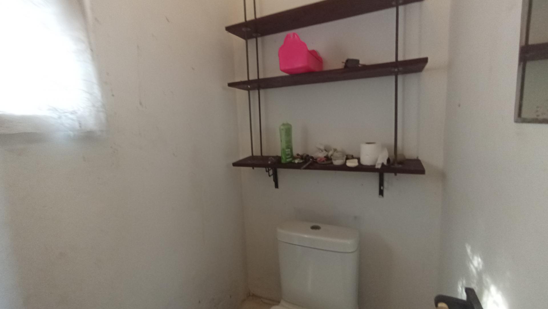 Bathroom 2 of property in La Mercy