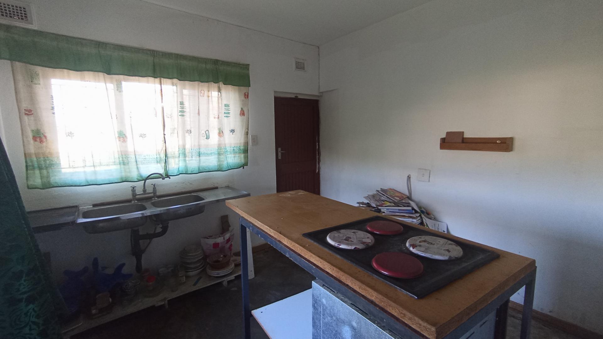 Kitchen - 28 square meters of property in La Mercy