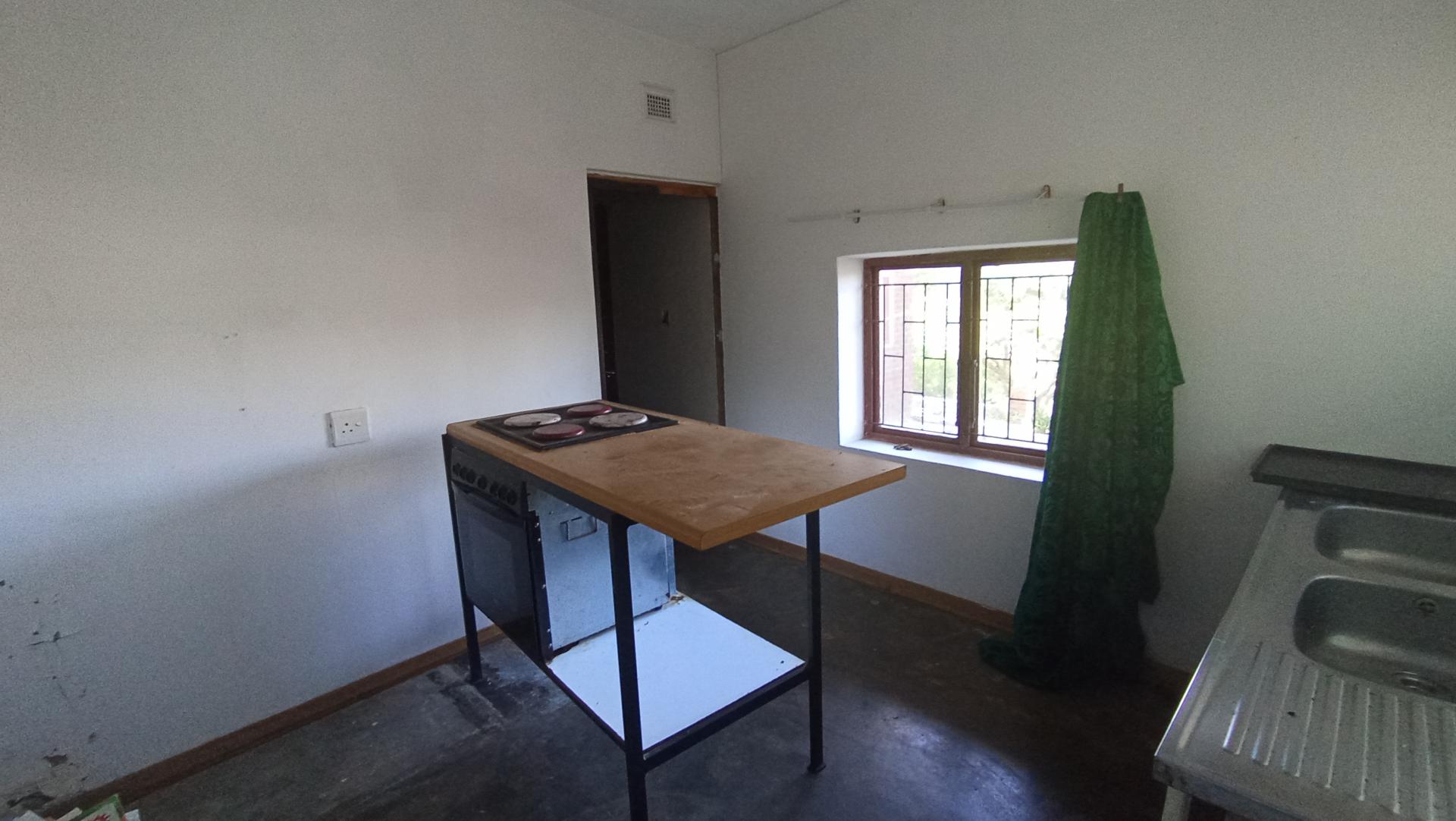 Kitchen - 28 square meters of property in La Mercy
