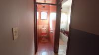 Guest Toilet - 2 square meters of property in La Mercy