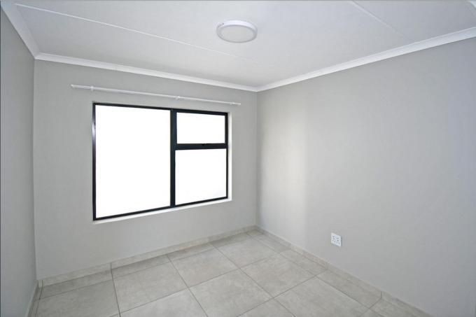 2 Bedroom Apartment for Sale For Sale in Glen Marais - MR715625