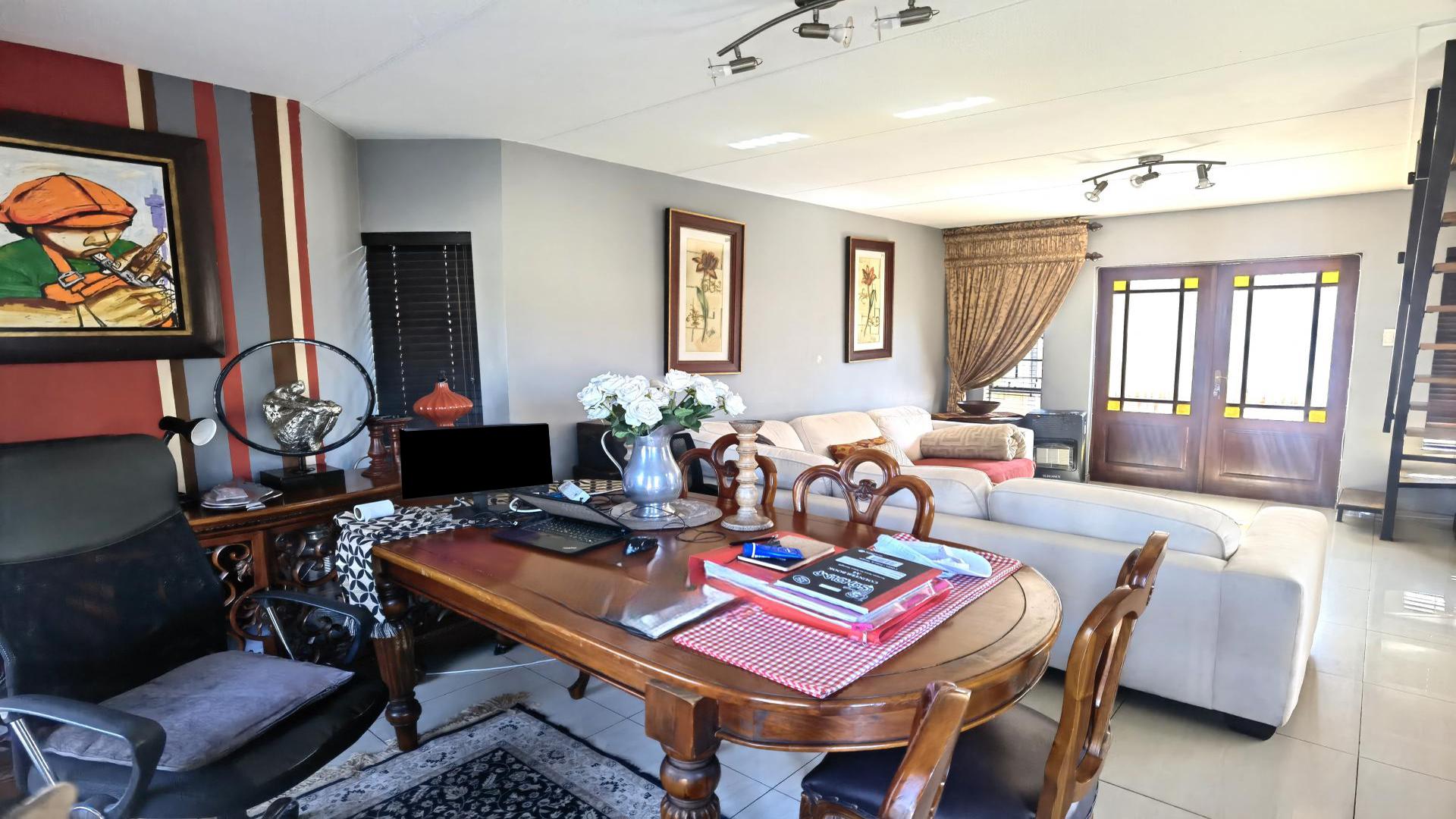 Dining Room of property in Kosmosdal